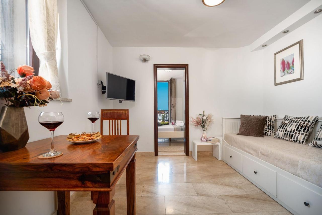 Luxury Apartments Perko Kaštela Eksteriør bilde